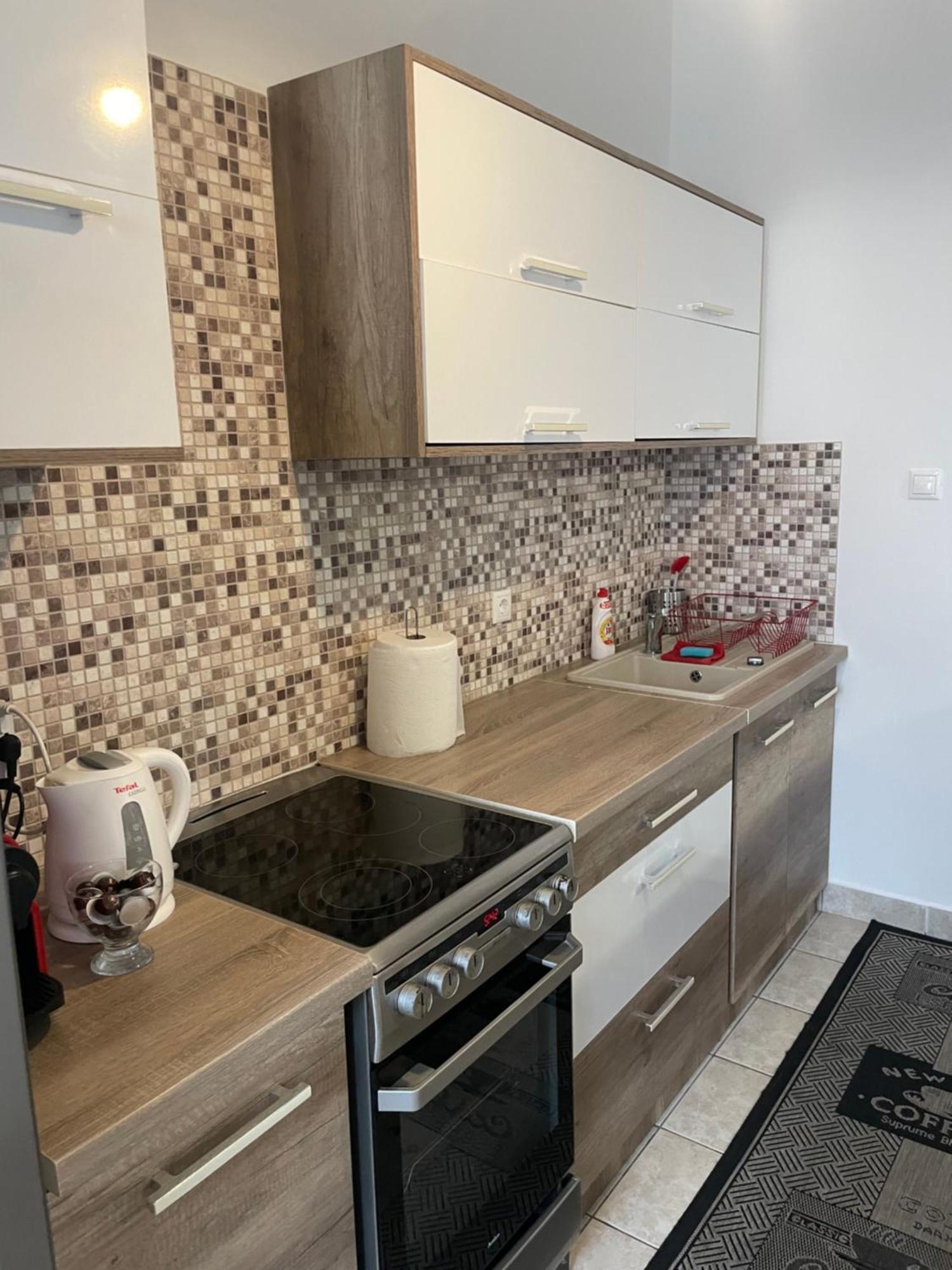 Palank Apartman Mosonmagyarovar Exterior photo