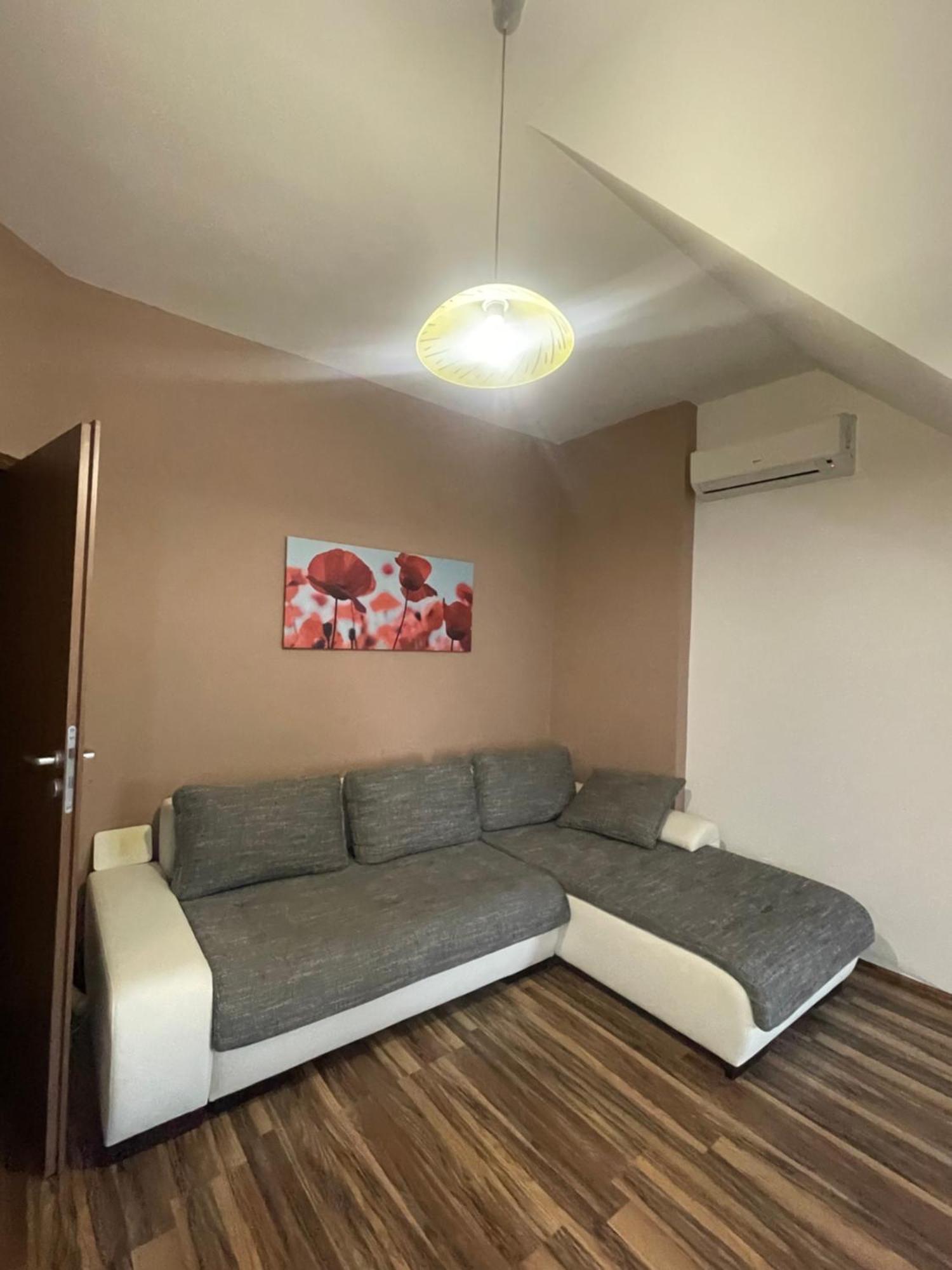 Palank Apartman Mosonmagyarovar Exterior photo