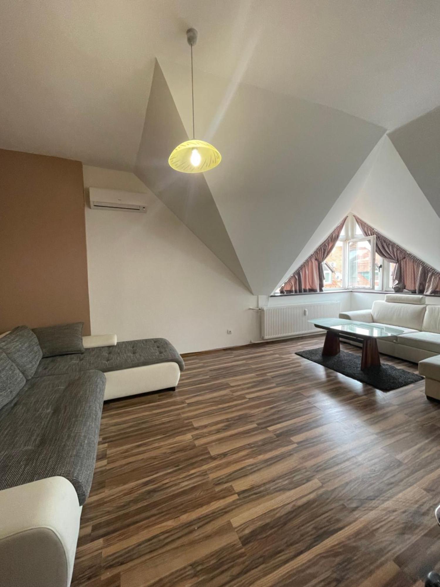 Palank Apartman Mosonmagyarovar Exterior photo