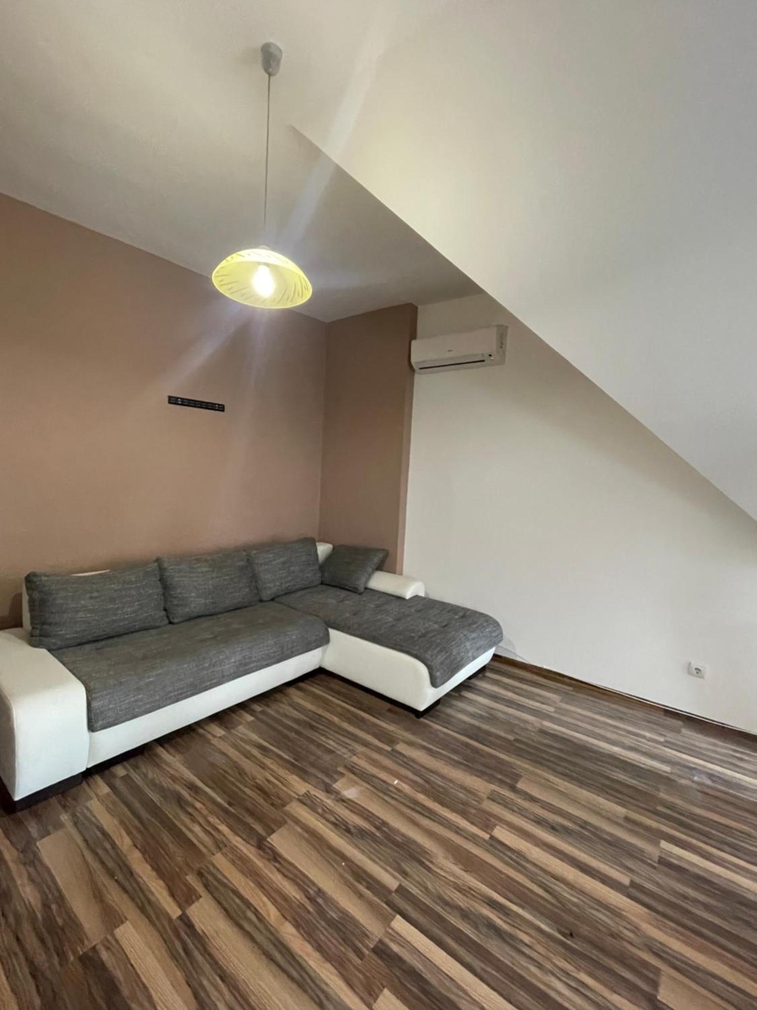 Palank Apartman Mosonmagyarovar Exterior photo