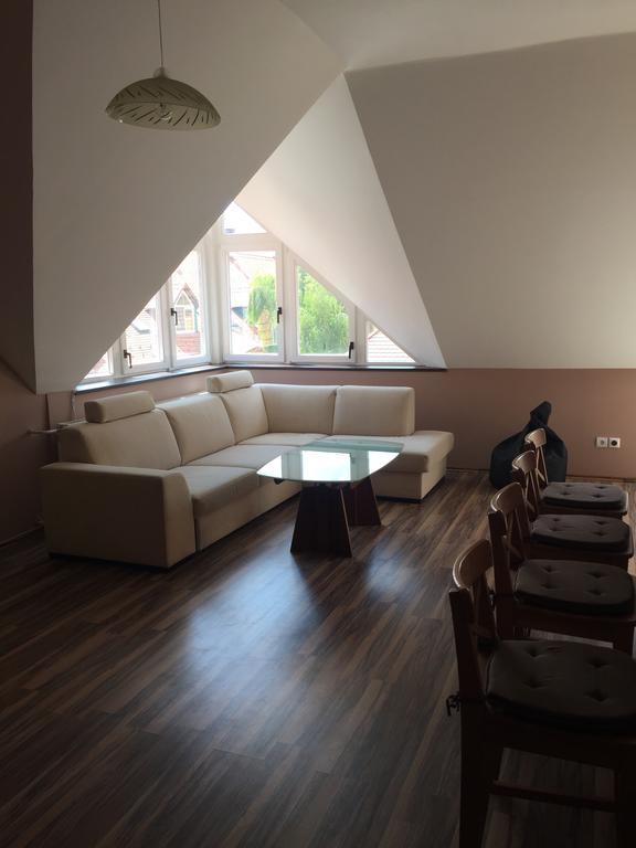 Palank Apartman Mosonmagyarovar Exterior photo